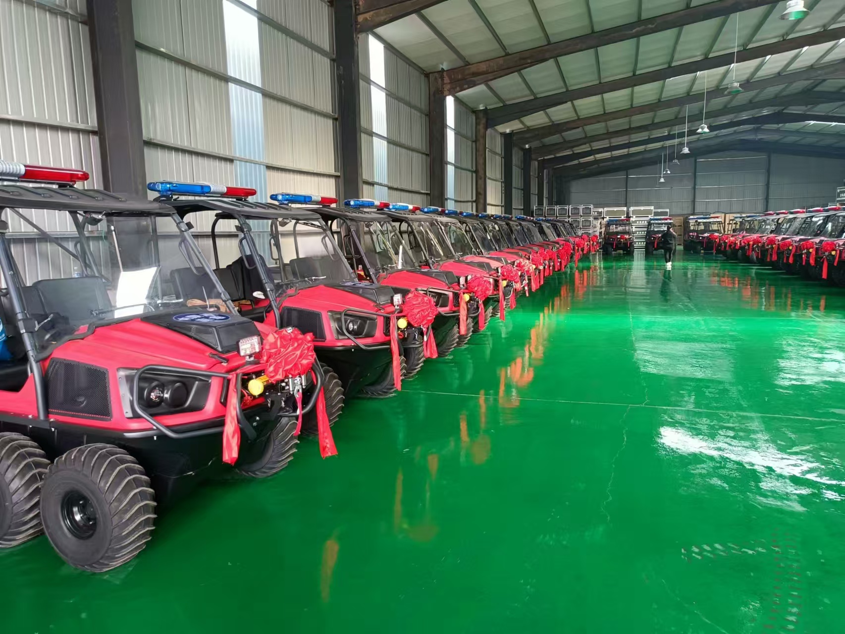 祝賀！河北五星“國(guó)債資金應(yīng)急救援能力提升工程項(xiàng)目”中標(biāo)的55輛“水陸兩棲車”列隊(duì)完畢，準(zhǔn)備發(fā)貨！